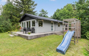 2 Bedroom Nice Home In Rønde, Rønde